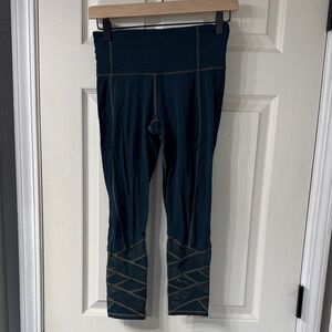 Athleta Mantra Yoga Capri Dark Green Size XSmall